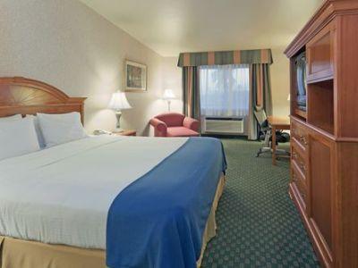 Hotel Express By Ihg Bakersfield